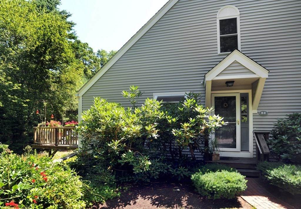 8 Southpoint Dr - Photo 1