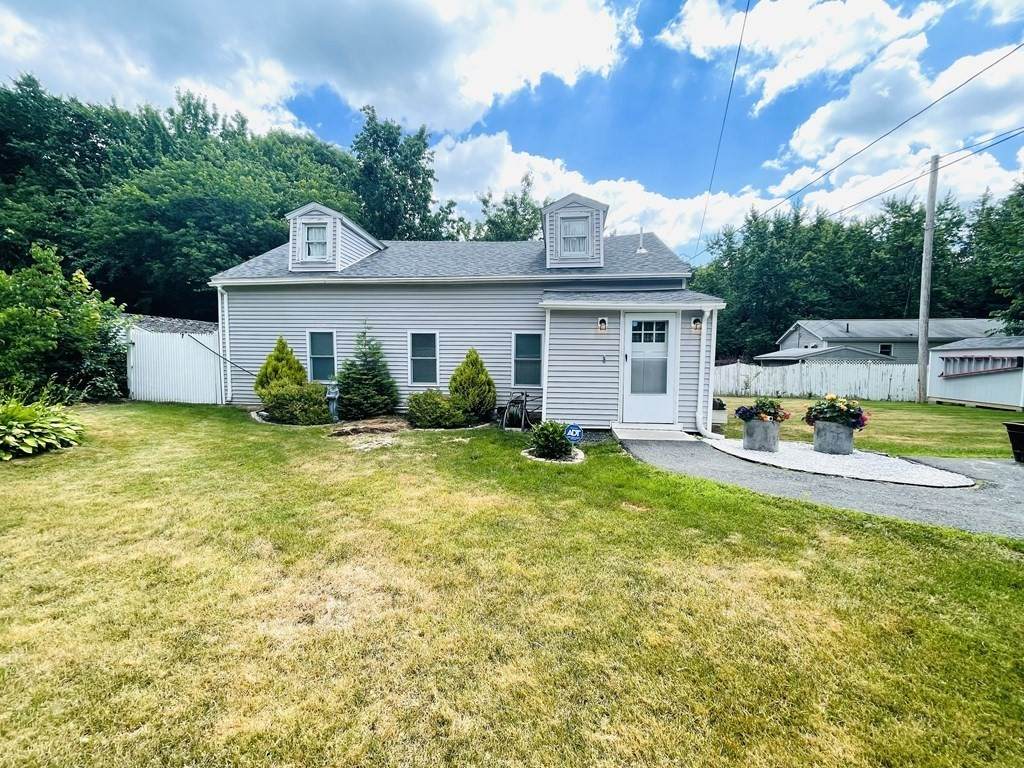 165 Chelsea St - Photo 1
