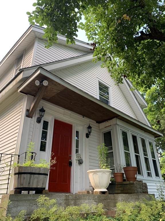 225 Pleasant St - Photo 1