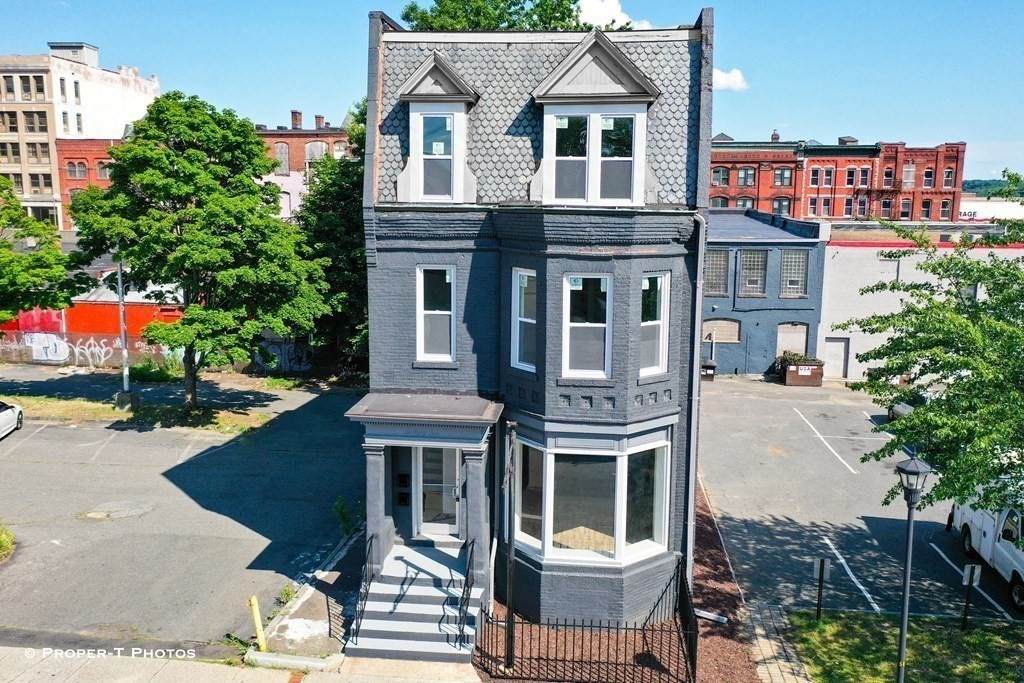 284 Maple St - Photo 1