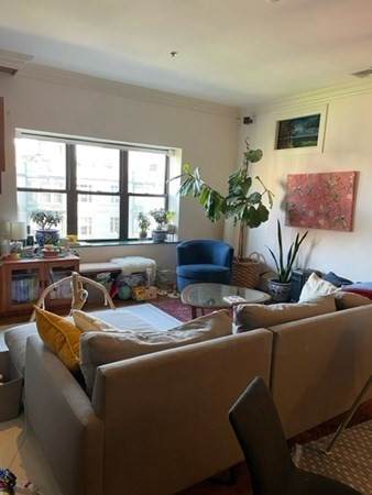 118 Newbury Street - Photo 1