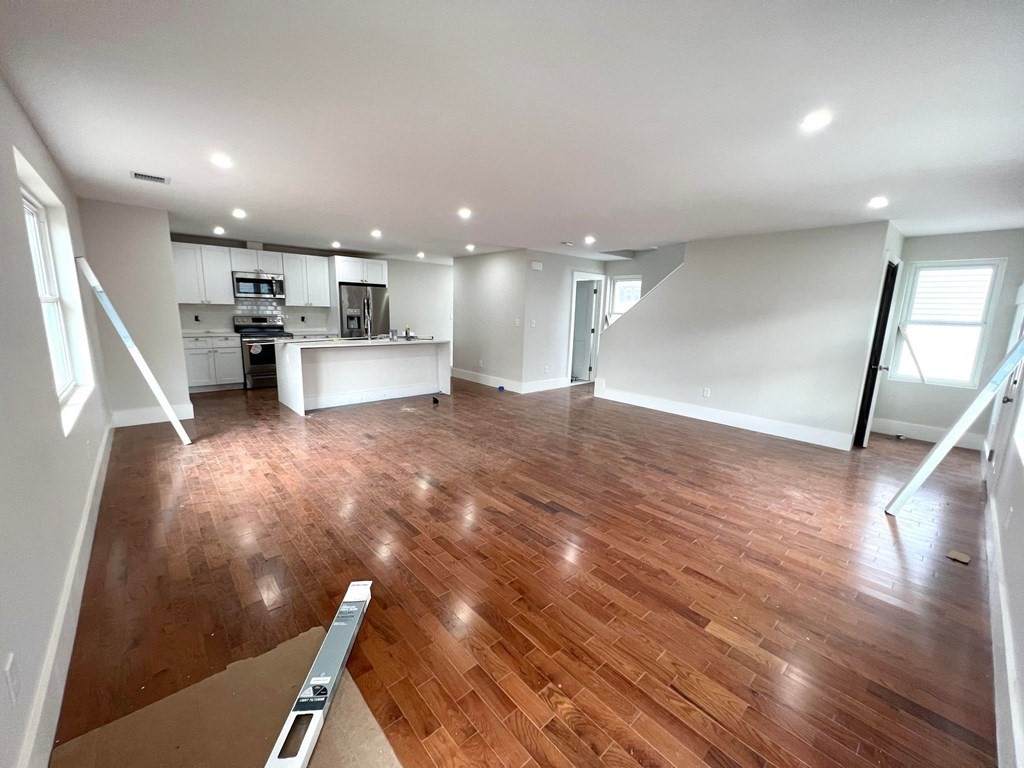 292 Riverside - Photo 1