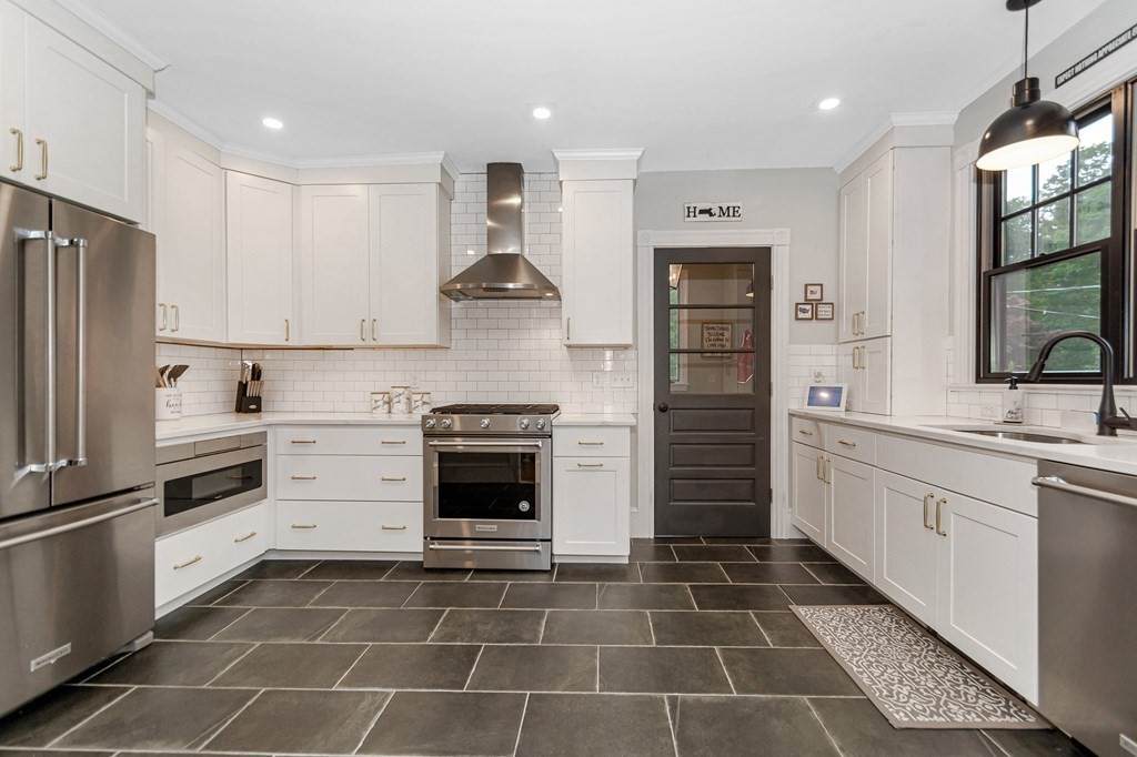 103 King Street - Photo 1