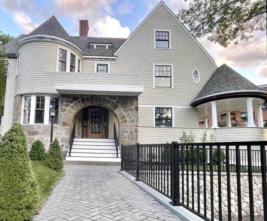 24 Selkirk Road - Photo 1