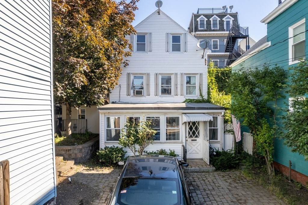 9 Russell St - Photo 1