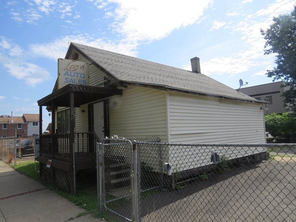 530 Maple Street - Photo 1