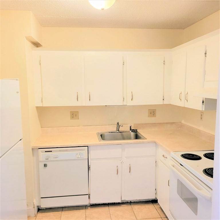 141 Commercial St - Photo 1