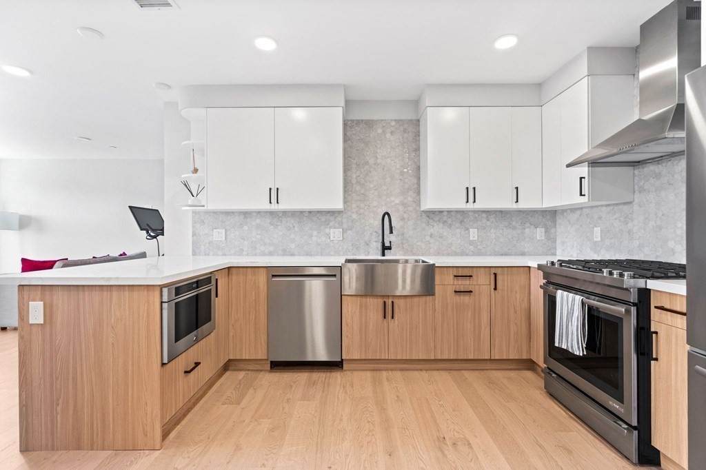 457 W Broadway - Photo 1