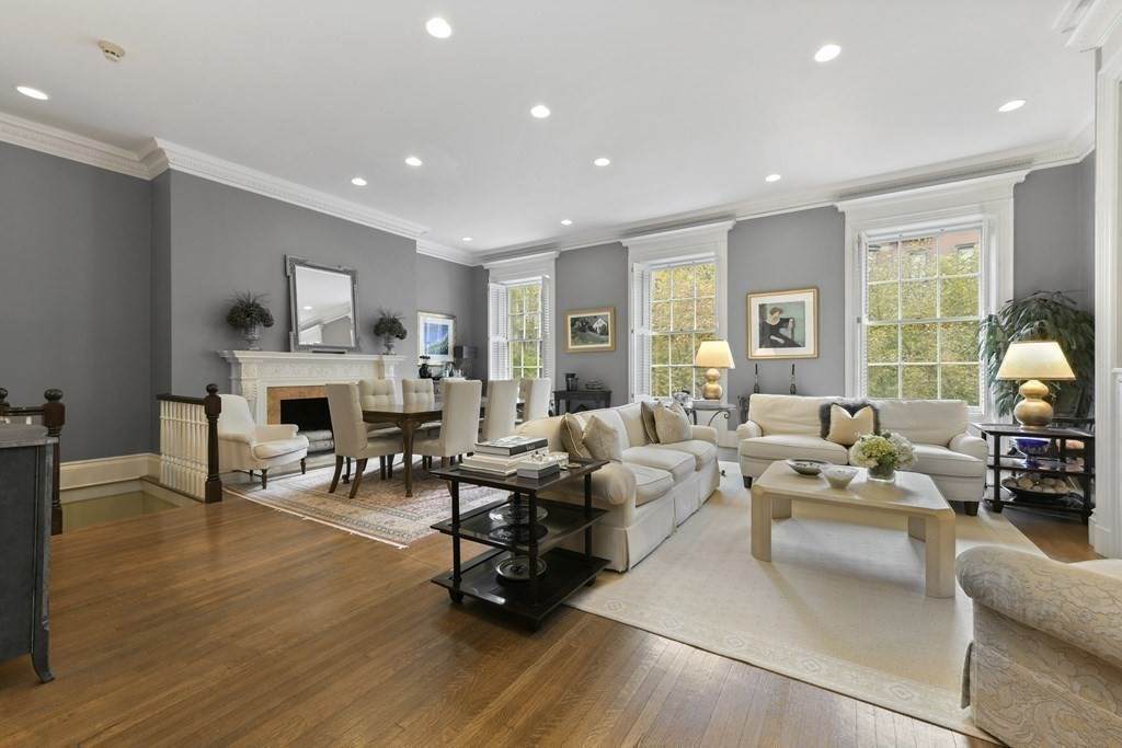 160 Beacon Street - Photo 1
