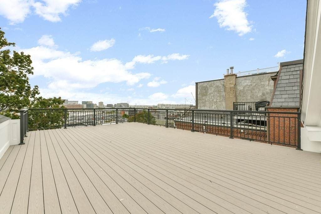 514 East Broadway - Photo 1