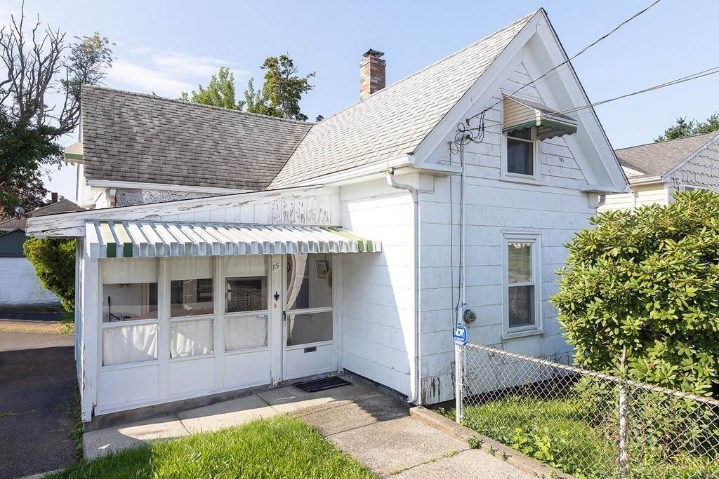 115 S Walnut St - Photo 1