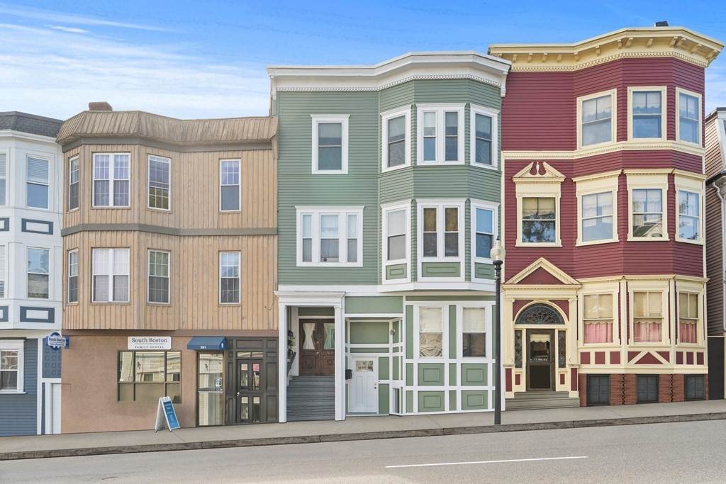 587 E Broadway - Photo 1