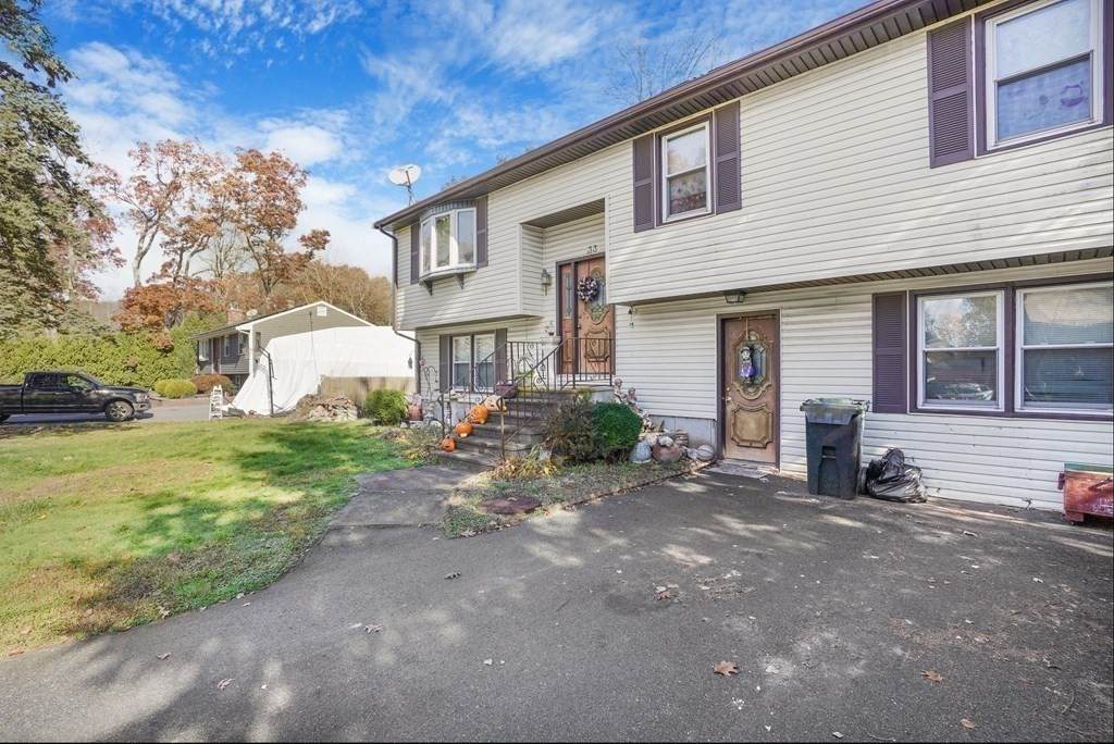 33 Tanglewood Drive - Photo 1