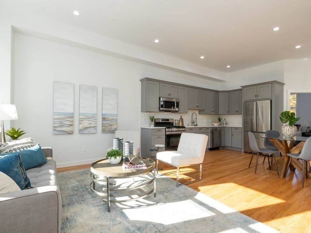 93 Barry St - Photo 1