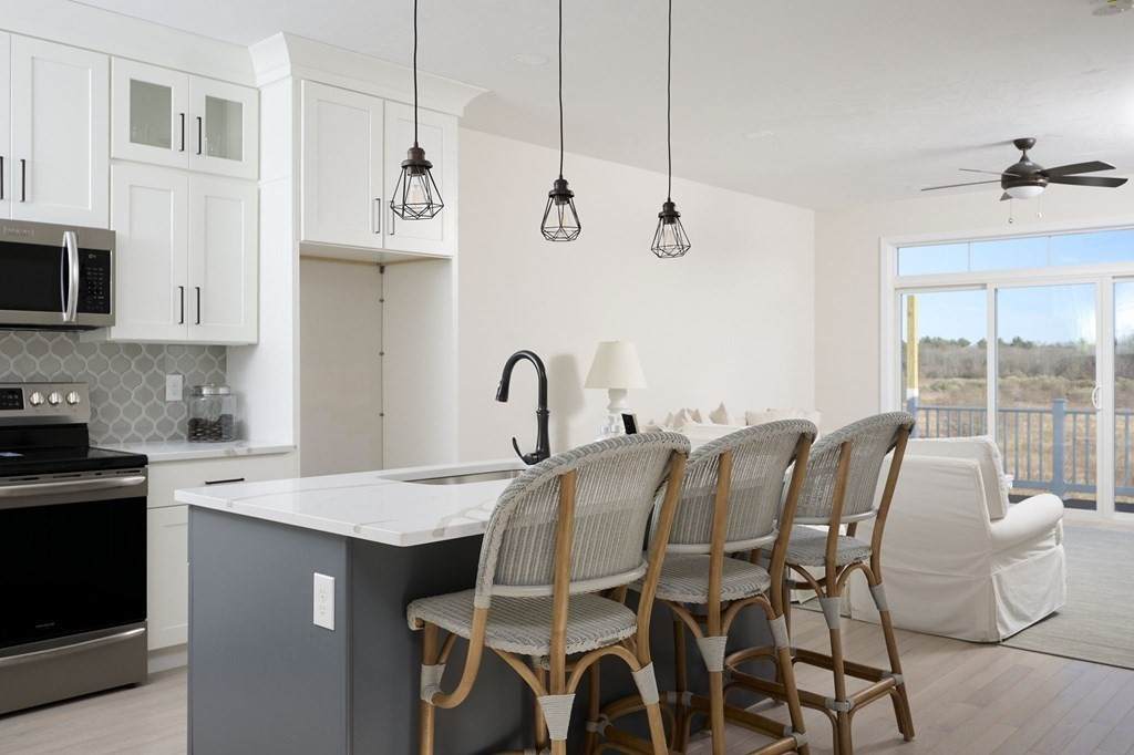 8 Metacomet Road - Photo 1
