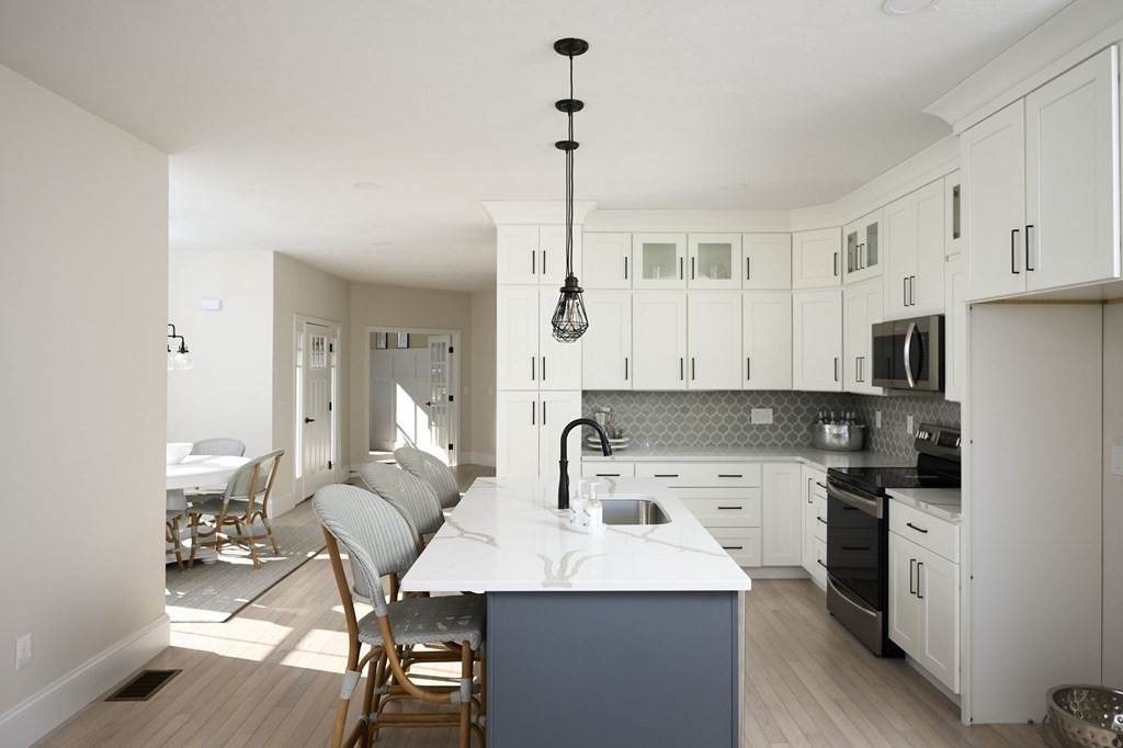 4 Metacomet Road - Photo 1