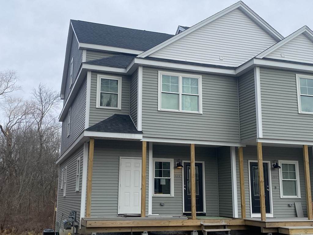 134 Hackett Ave - Photo 1
