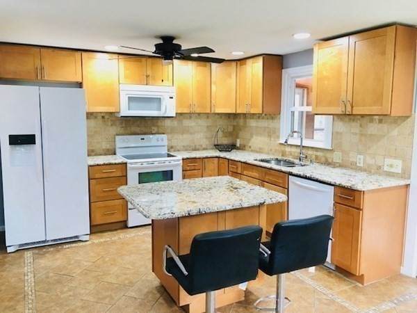 4 Kingsbury Rd - Photo 1