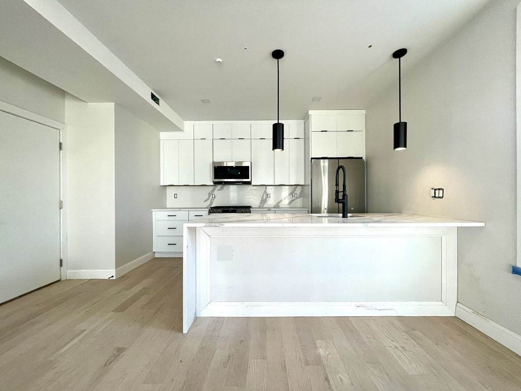 61 Falcon St - Photo 1