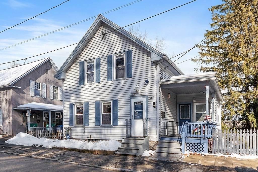 43 Maple St - Photo 1