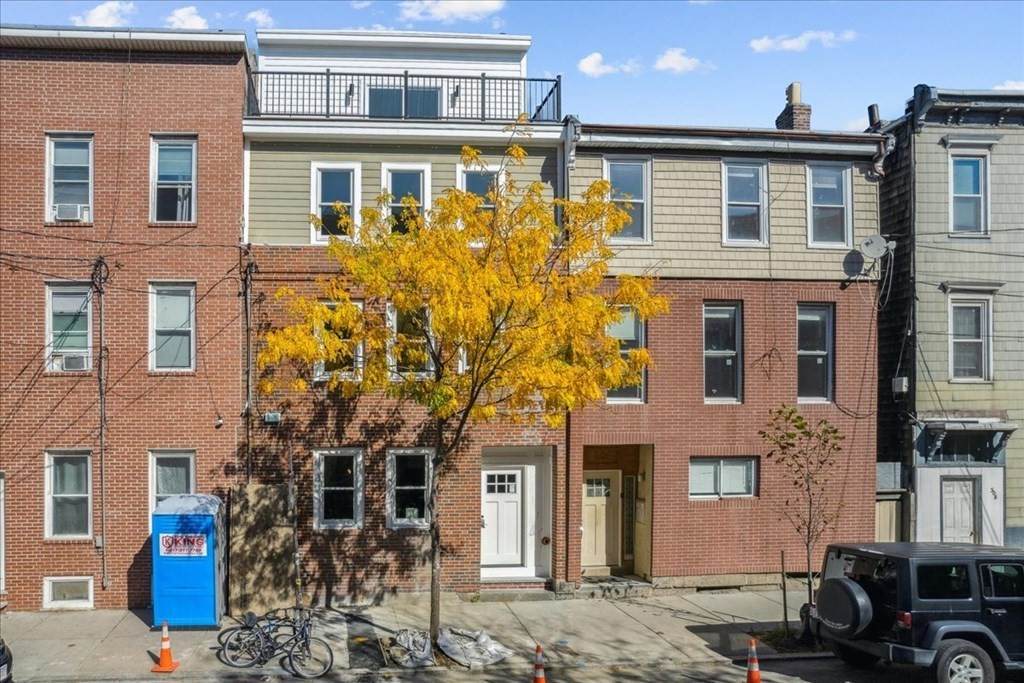 304 Sumner St - Photo 1