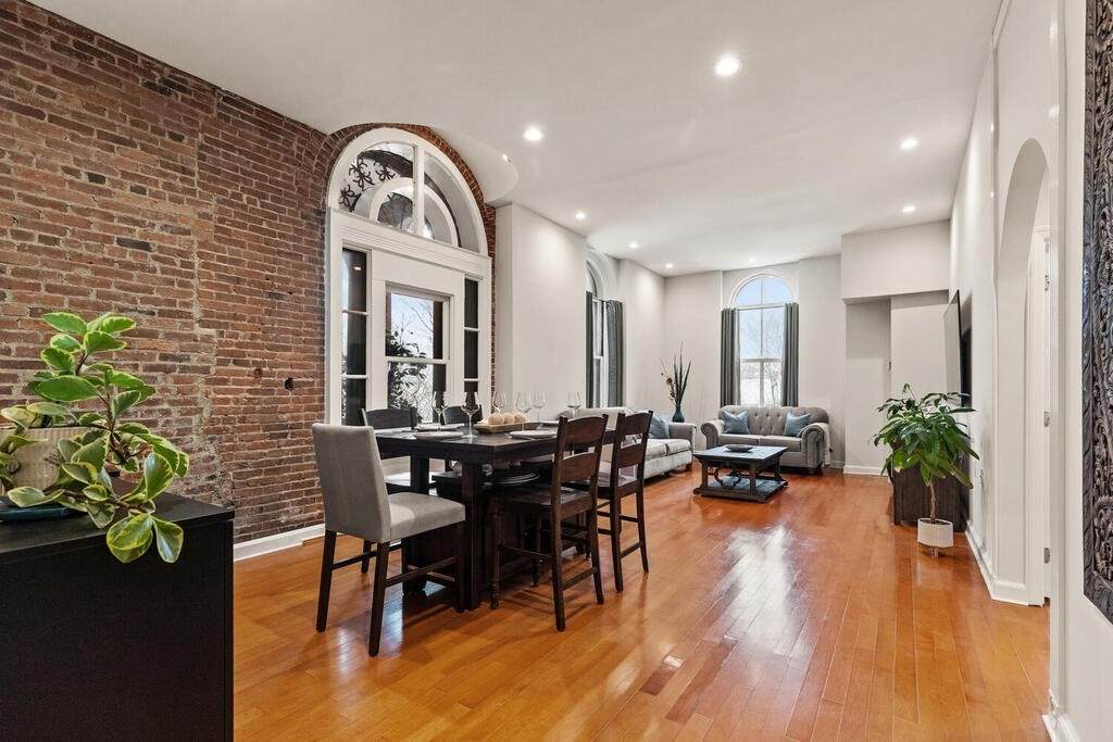 100 Captains Row - Photo 1