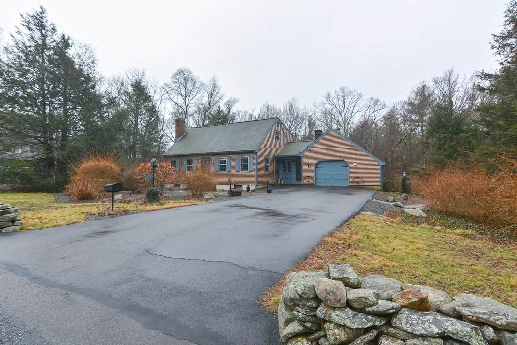 15 Villa Dr - Photo 1