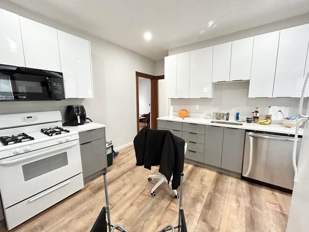 37 Sudan St - Photo 1