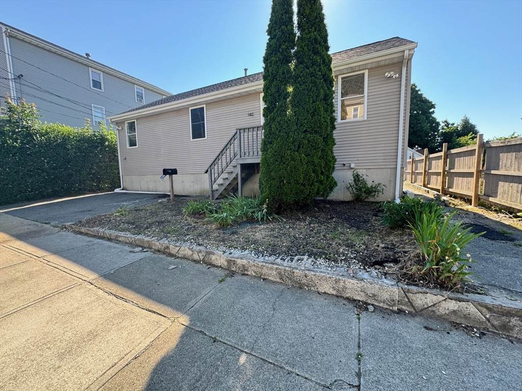 982 Rodman St - Photo 1