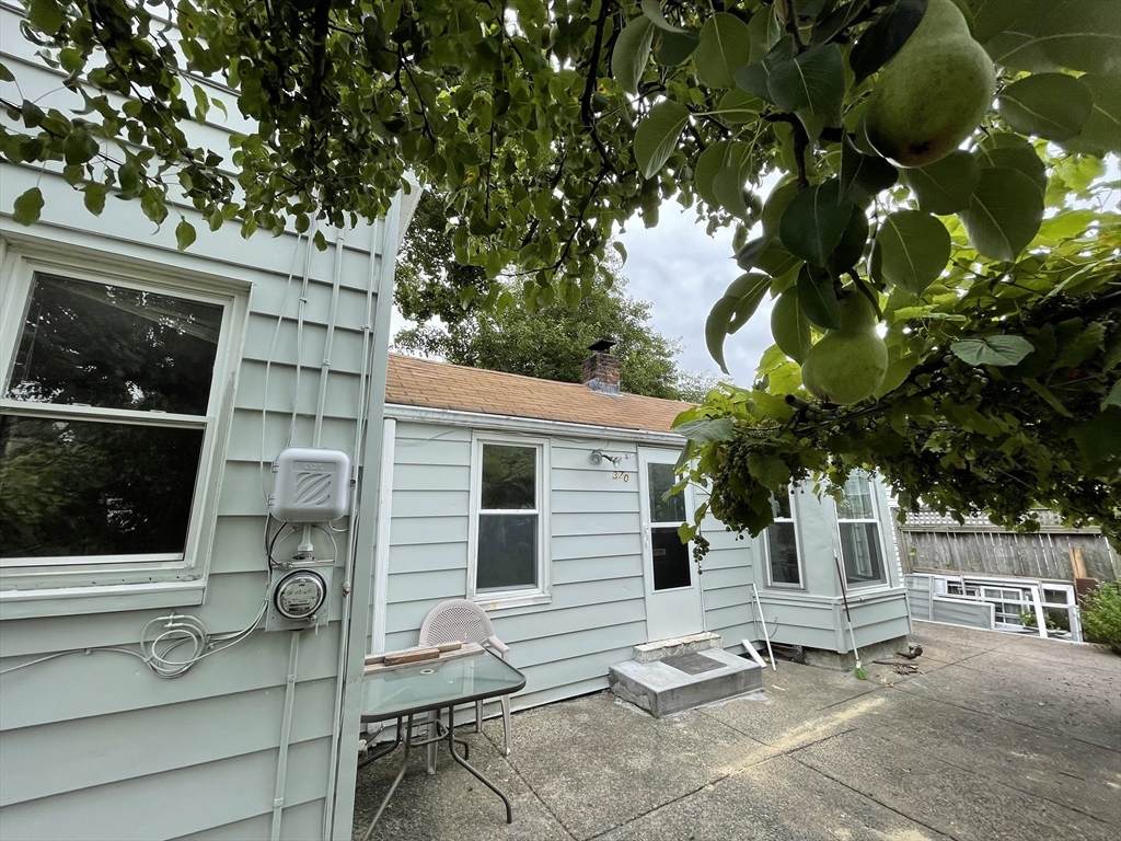 370 Pleasant St - Photo 1
