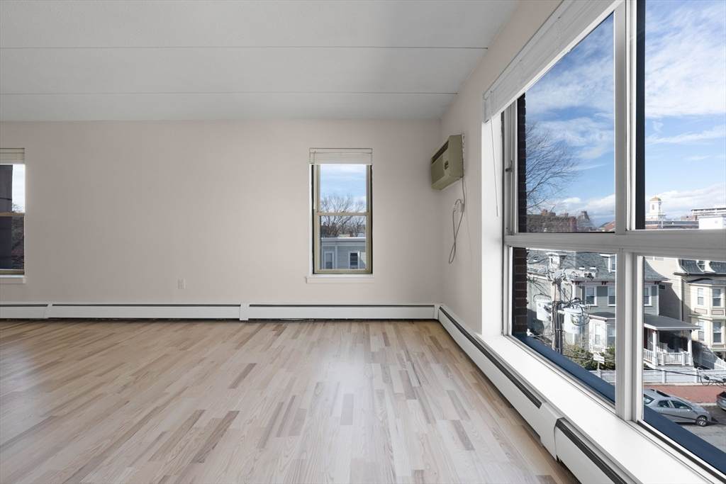 16 Trowbridge St - Photo 1