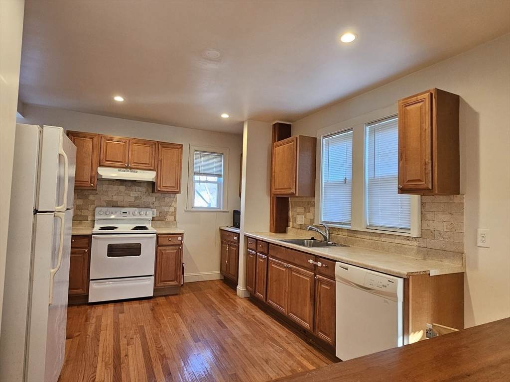 1-3 Laurel St - Photo 1