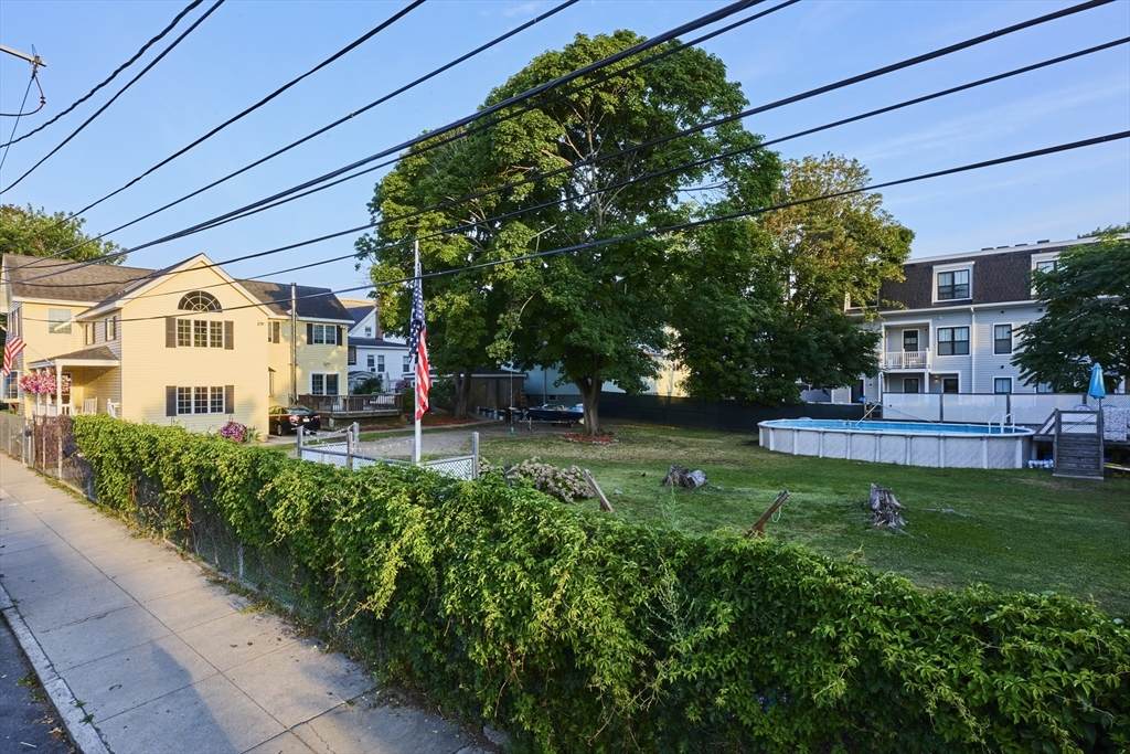 176 Coleridge St - Photo 1