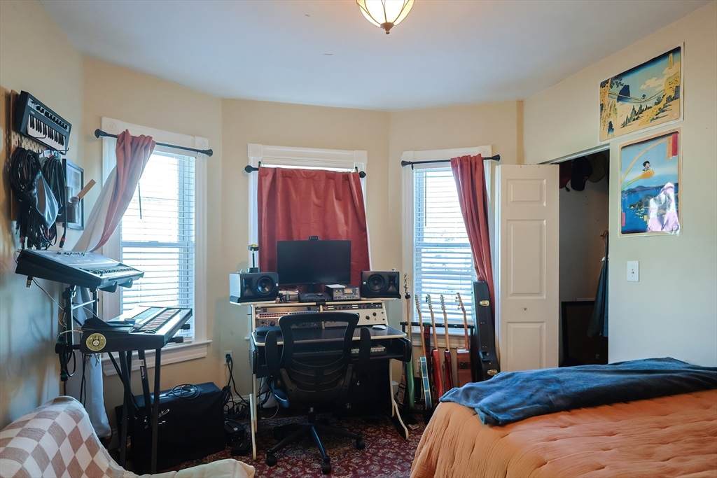 https://bt-photos.global.ssl.fastly.net/mlspin/orig_boomver_2_73354206_2.jpg