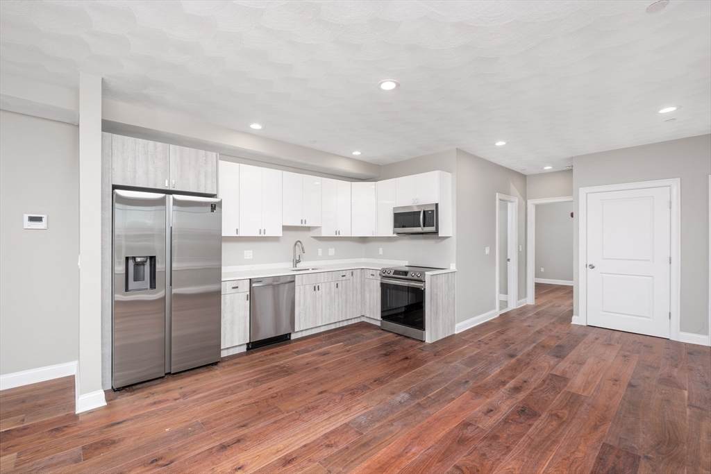 121 Addison - Photo 1