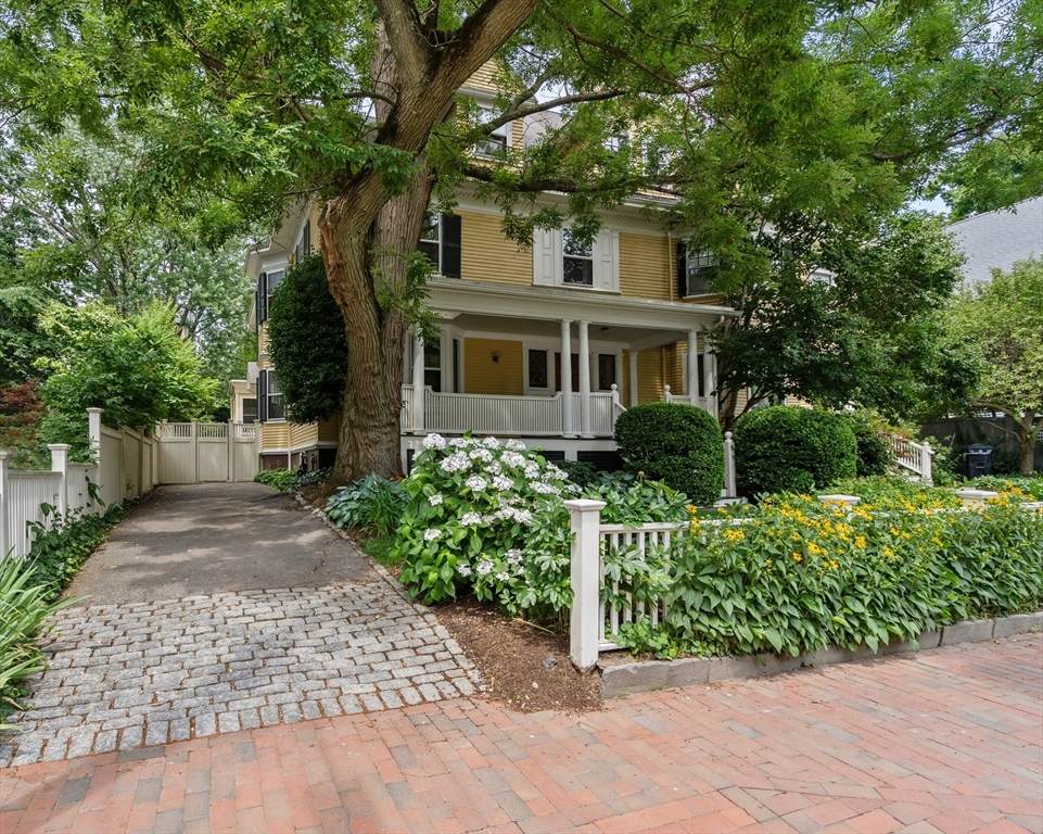 57 Brewster Street - Photo 1