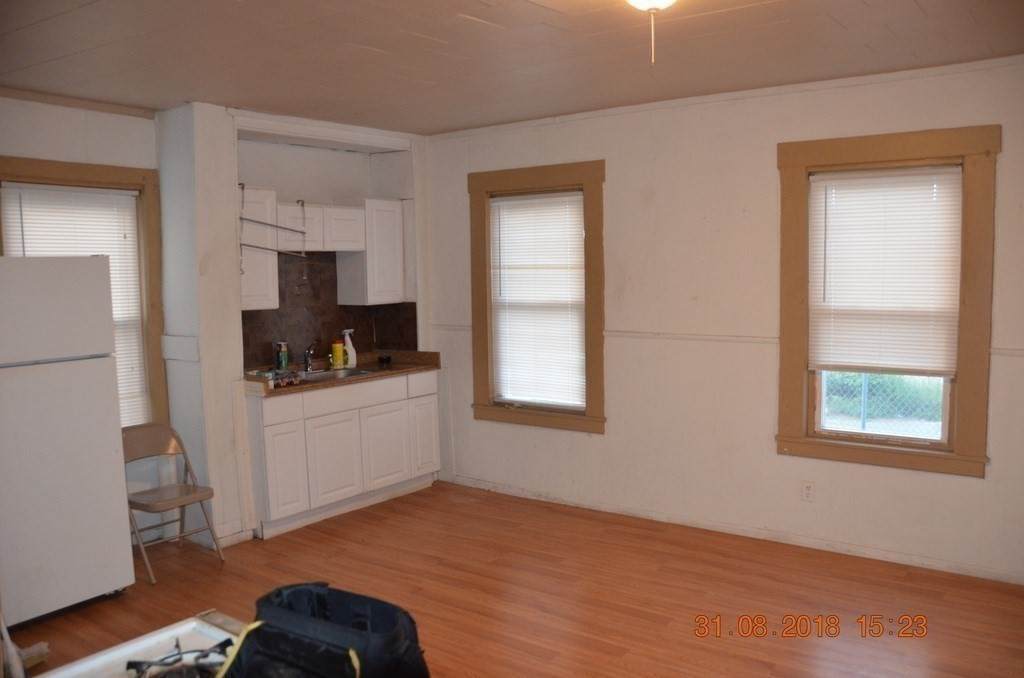 25 Crescent - Photo 1