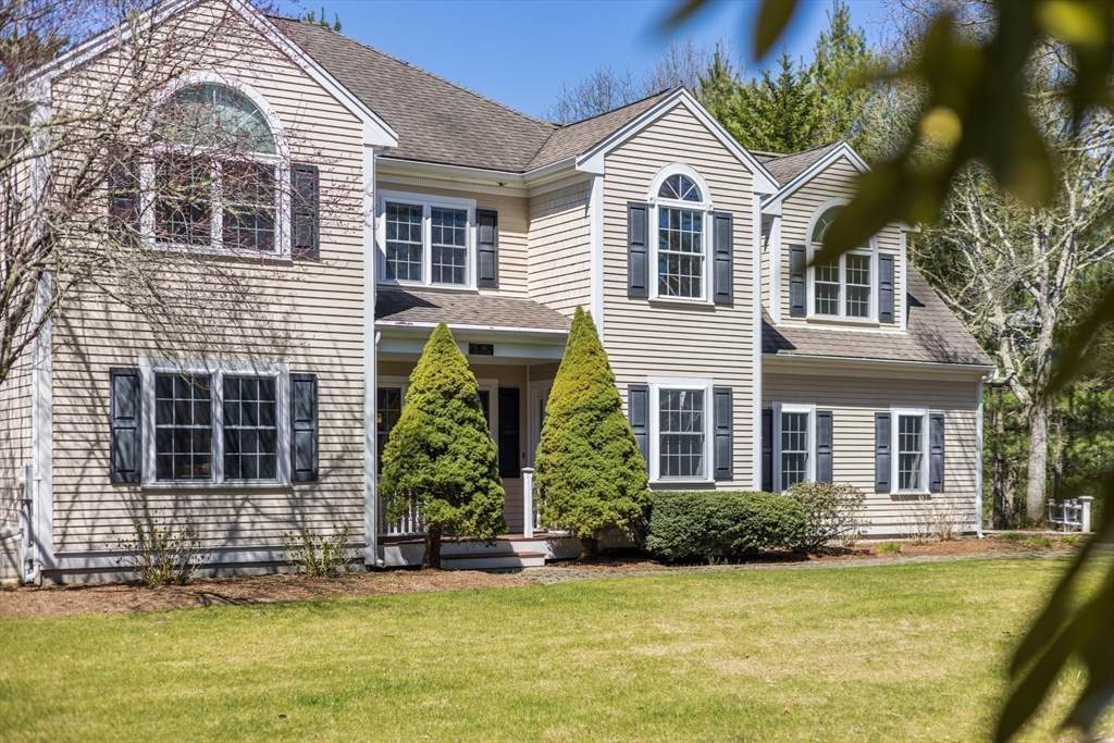 66 Frog Pond Close - Photo 1