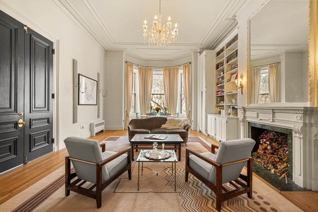 116 Commonwealth Ave - Photo 1