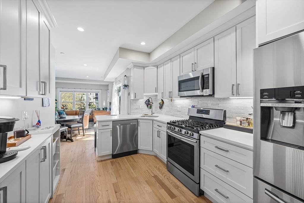 186 Havre St - Photo 1