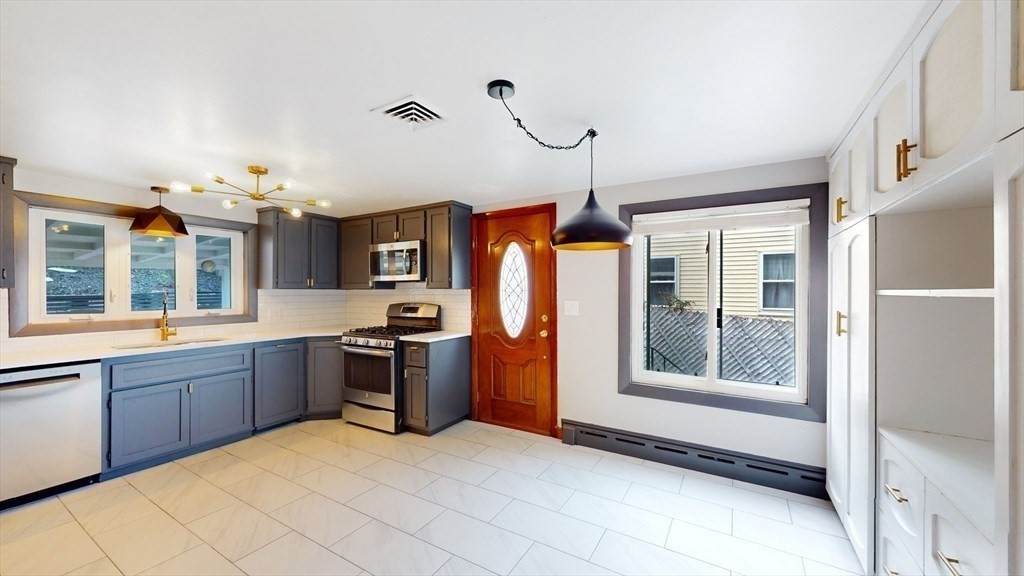 61 Montmorenci Ave - Photo 1