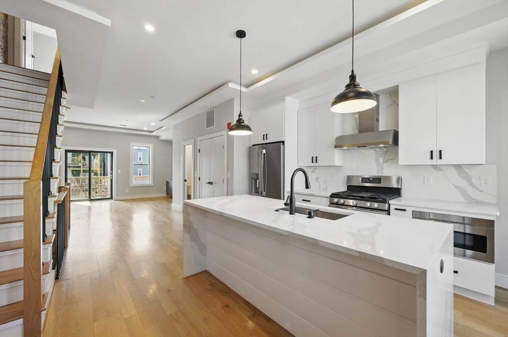 125 Saratoga St., - Photo 1