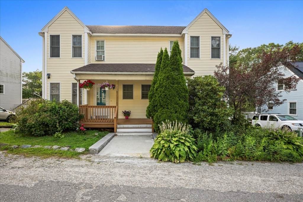 440 Plantation St - Photo 1