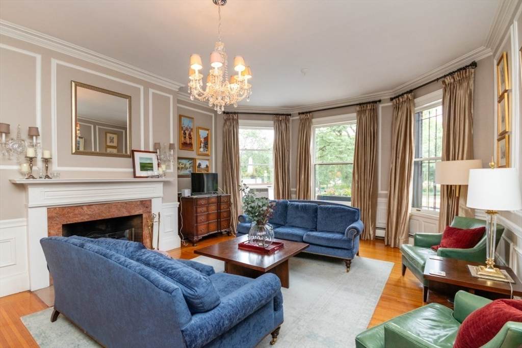 164 Beacon St - Photo 1