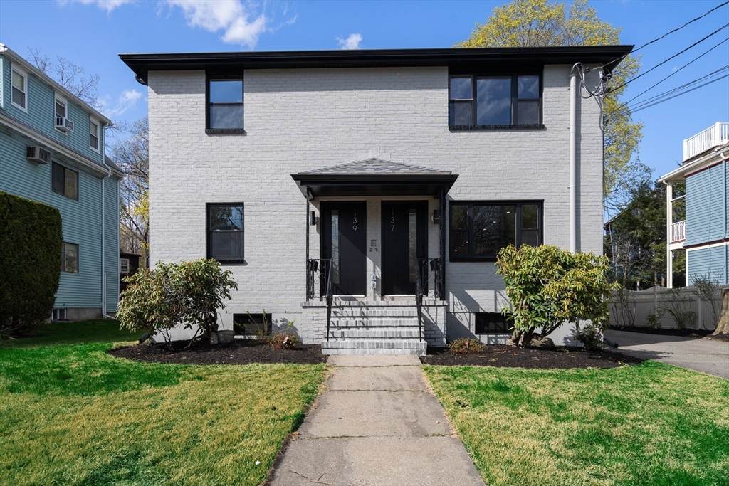 139 Crafts St - Photo 1