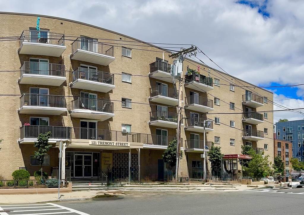 121 Tremont St - Photo 1