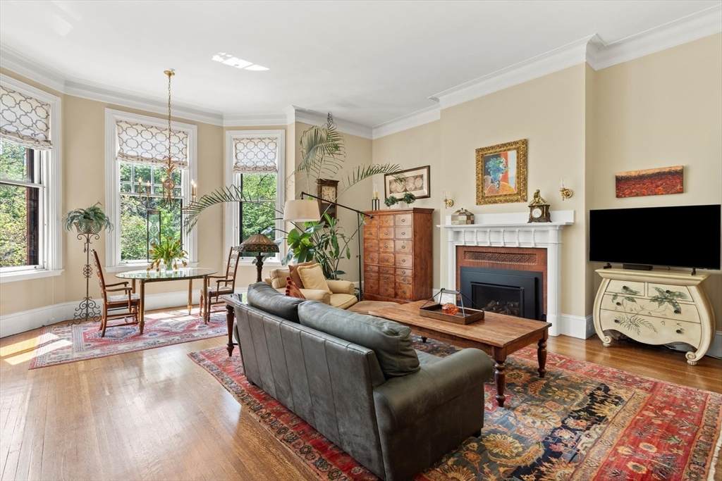 261 Commonwealth Avenue - Photo 1