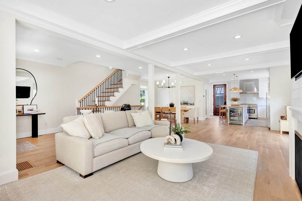 7 Newman Street - Photo 1