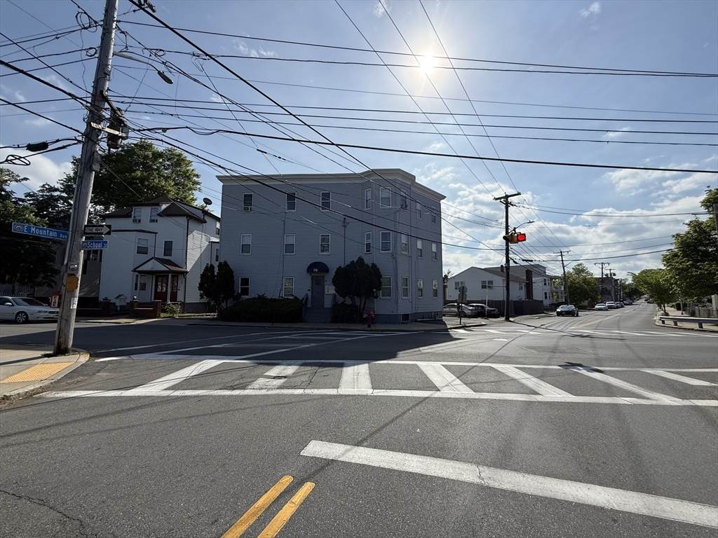 76 School St - Photo 1