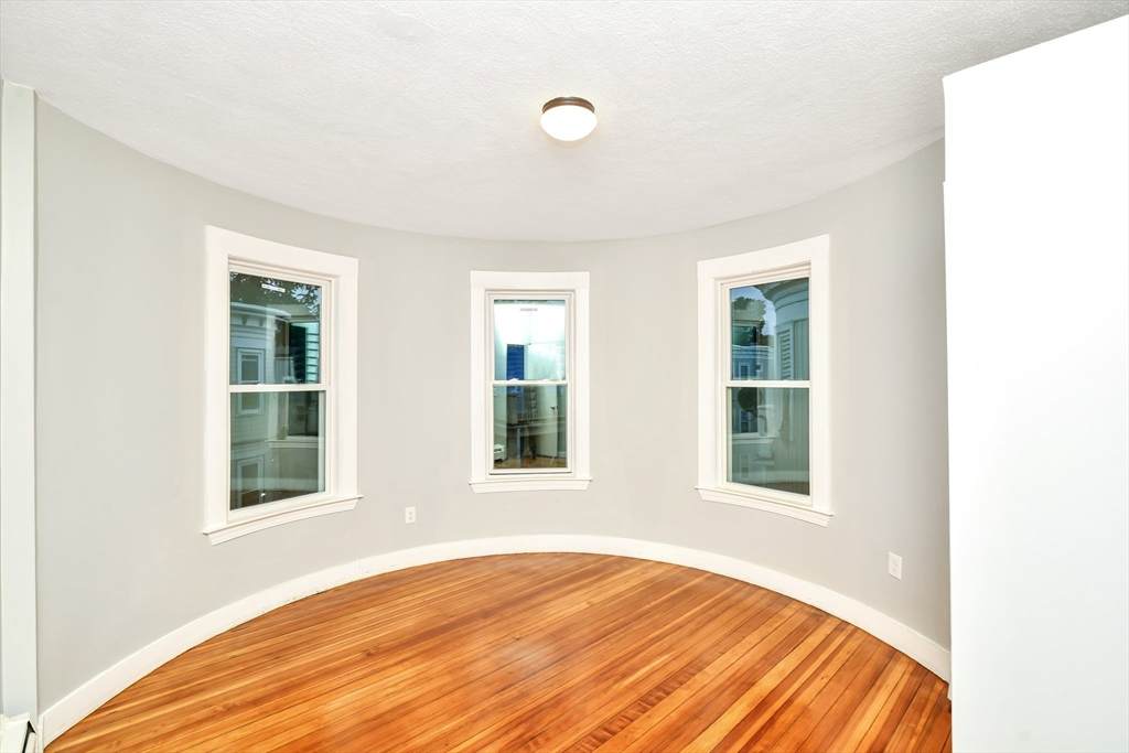 8 Sumner Sq - Photo 1